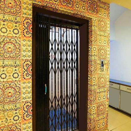 Hotel O Crystal Ahmedabad Eksteriør bilde