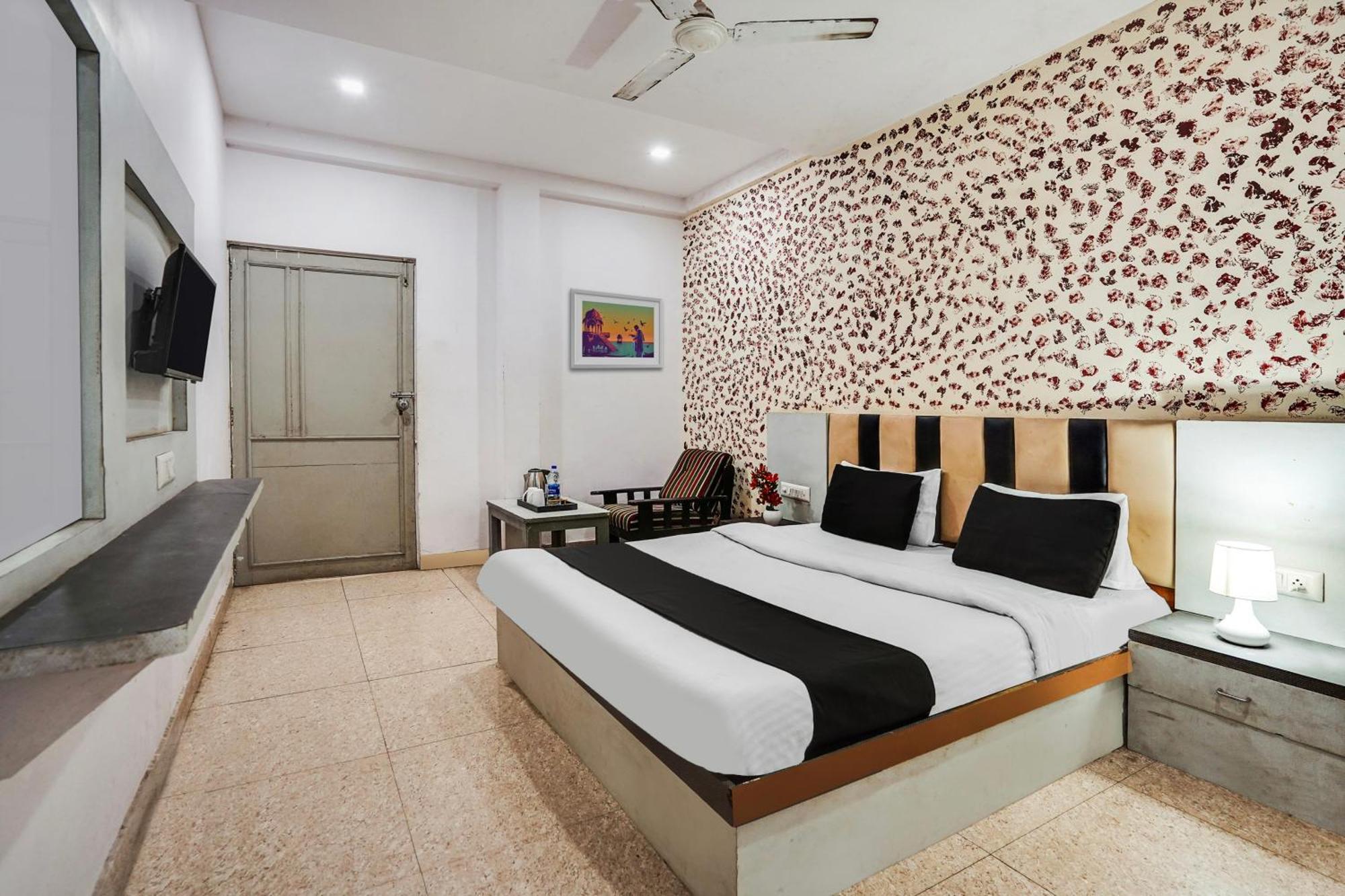 Hotel O Crystal Ahmedabad Eksteriør bilde