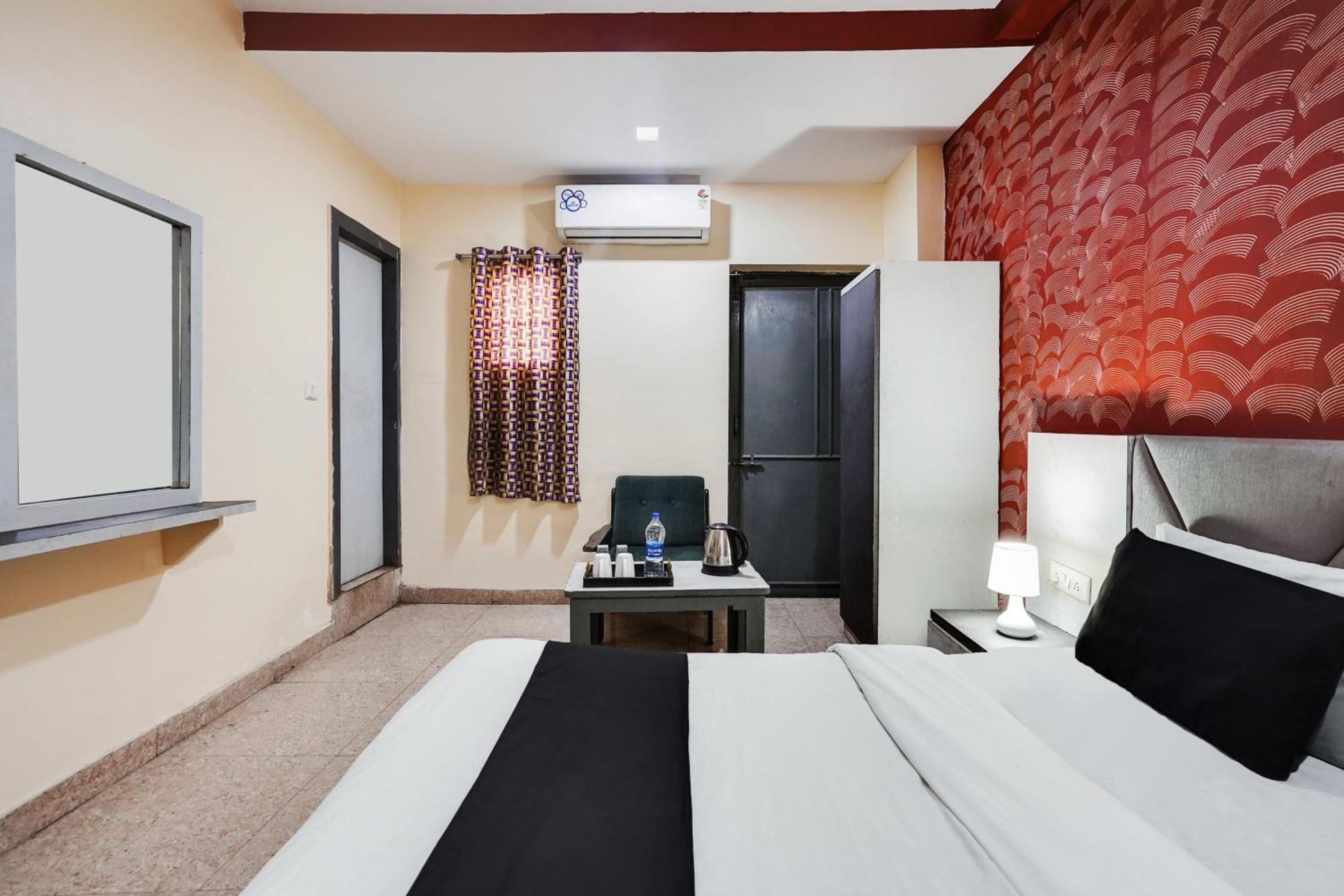 Hotel O Crystal Ahmedabad Eksteriør bilde