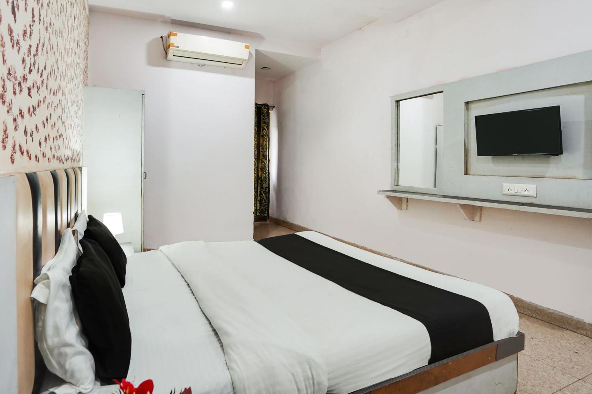 Hotel O Crystal Ahmedabad Eksteriør bilde