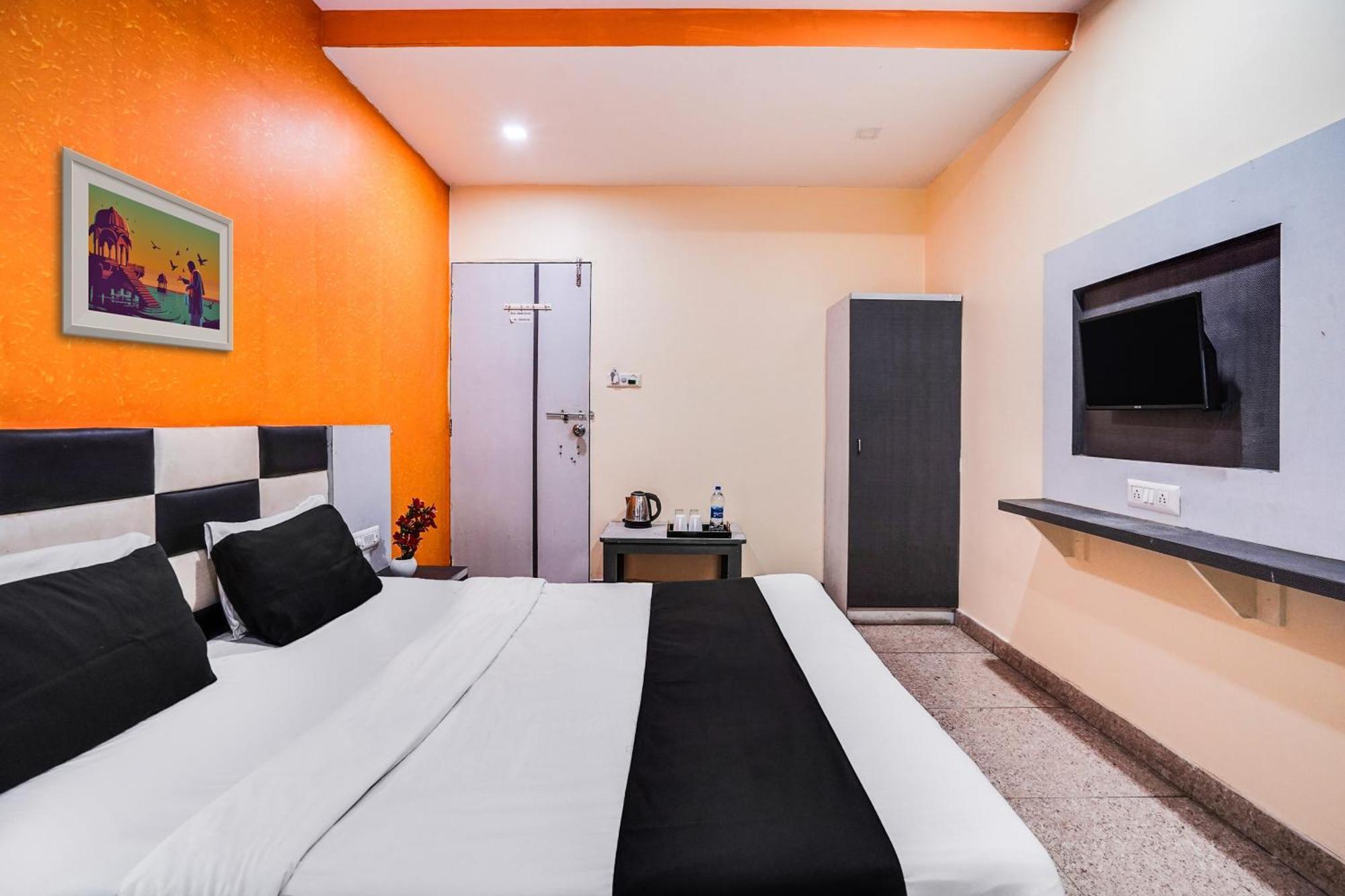 Hotel O Crystal Ahmedabad Eksteriør bilde