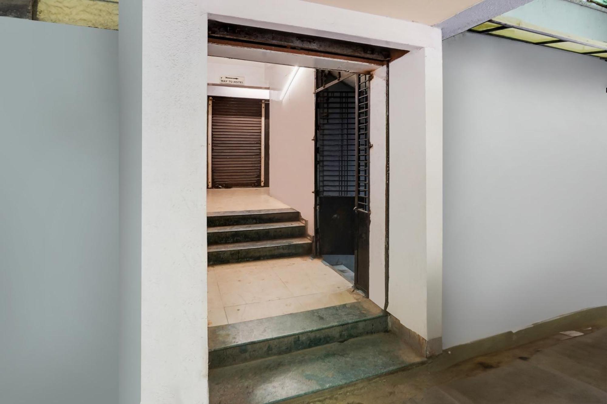 Hotel O Crystal Ahmedabad Eksteriør bilde