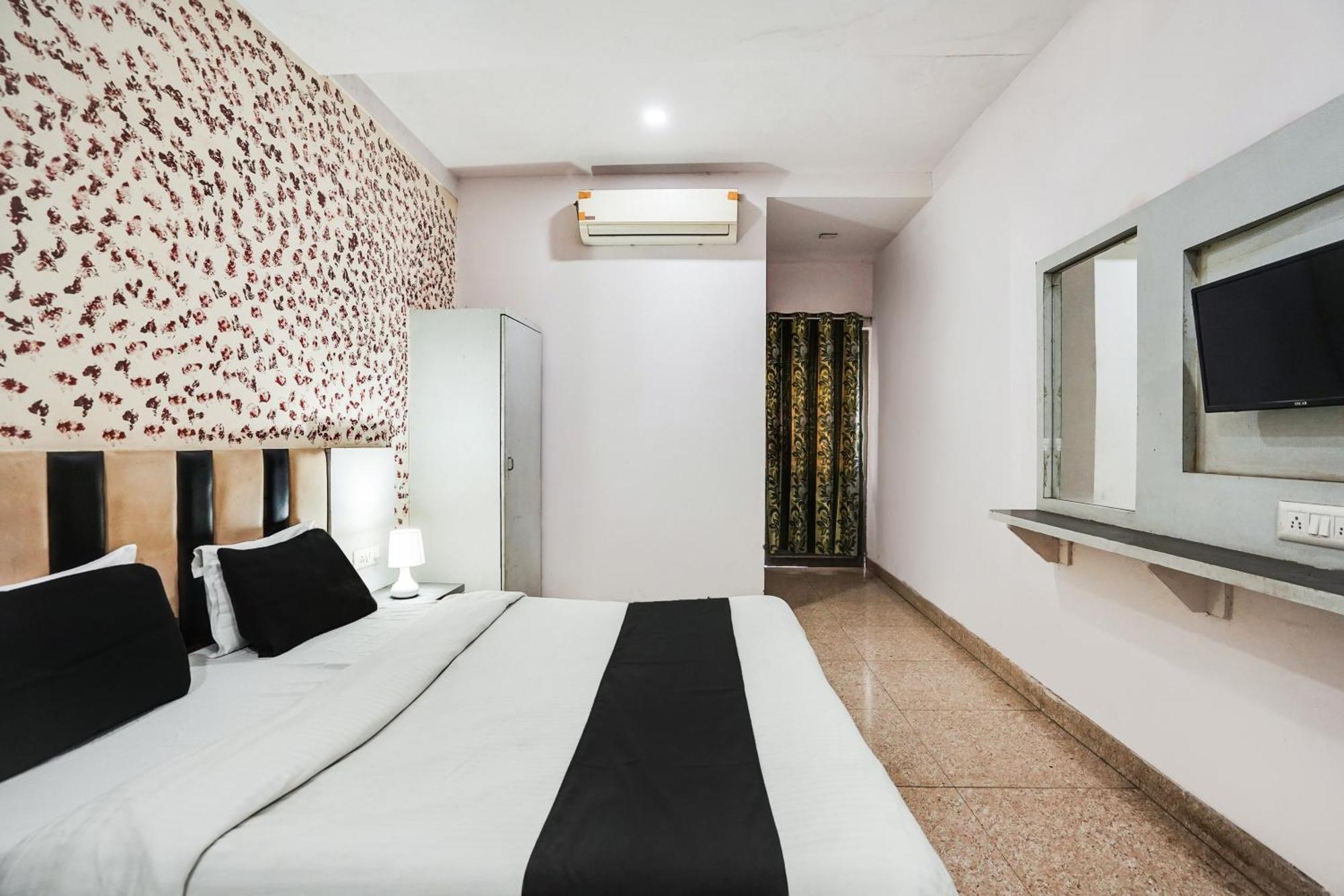 Hotel O Crystal Ahmedabad Eksteriør bilde
