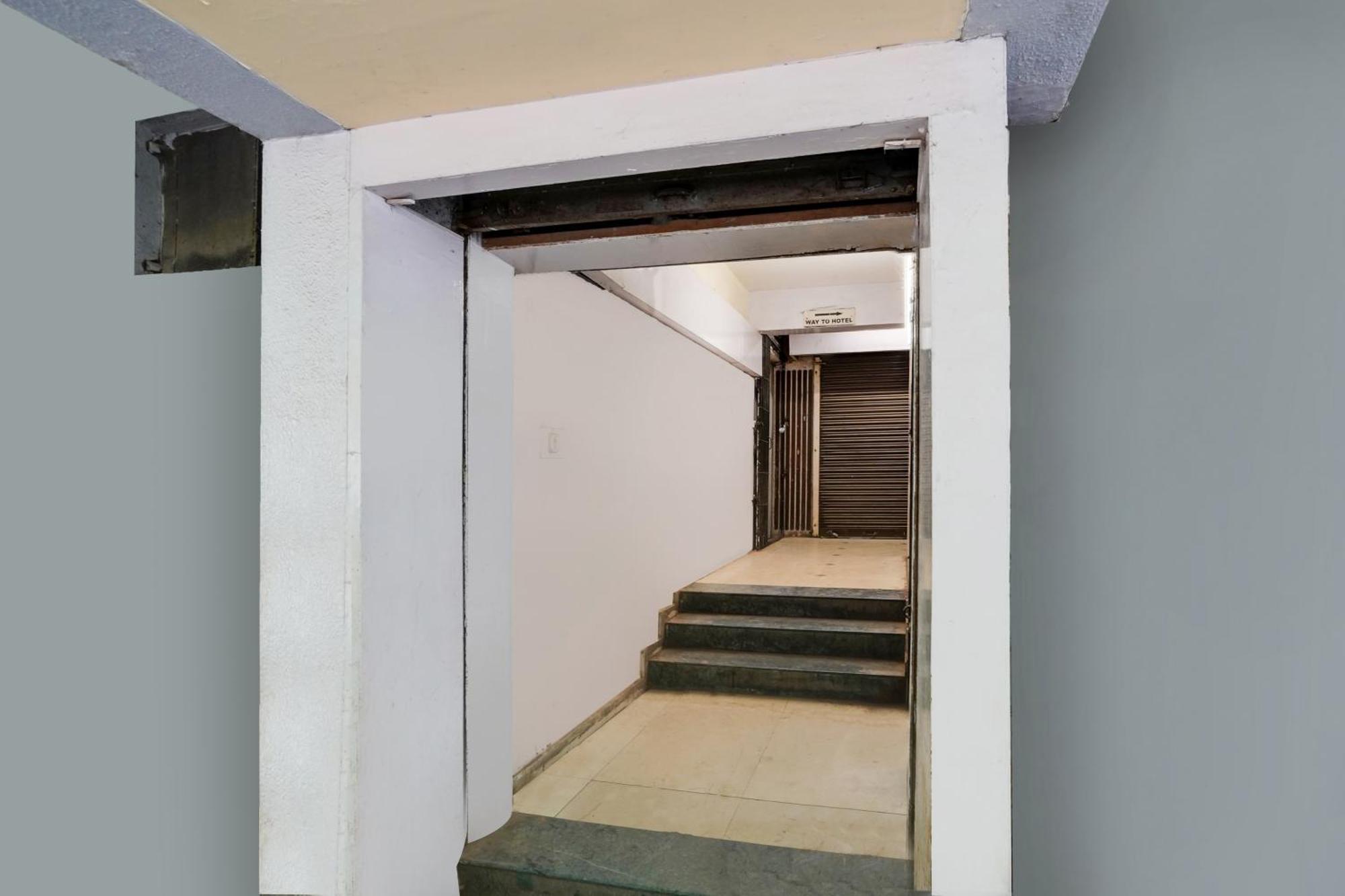 Hotel O Crystal Ahmedabad Eksteriør bilde